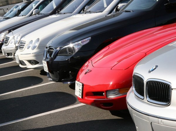 Чиновника Ространснадзора уволили из-за 66 машин его жены