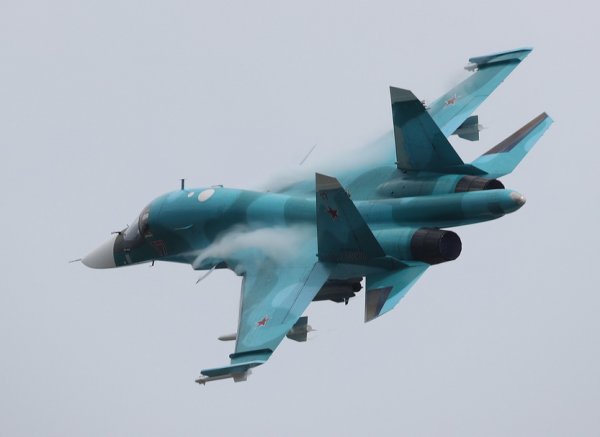 Погибшие после столкновения Су-34 летчики запутались в парашютах