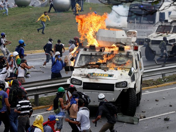 "Там ничего не произошло, вы белены объелись?": в "Роснефти" нервно отреагировали на переворот в Венесуэле
