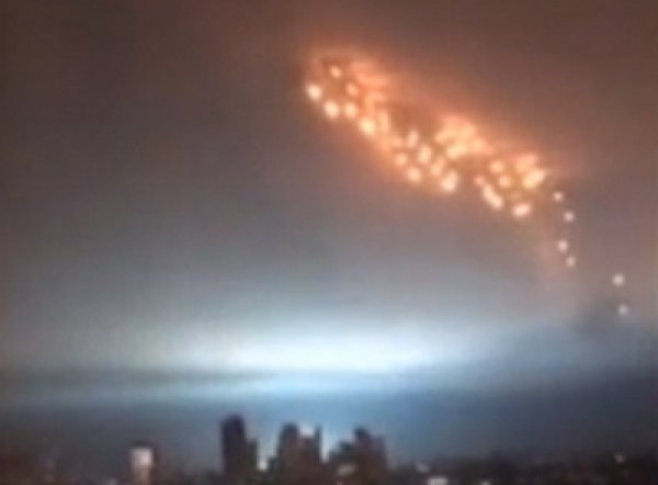 Вместо Нибиру Землю атакуют "зловещие огни": видео из Нью-Йорка наводит ужас в Сети