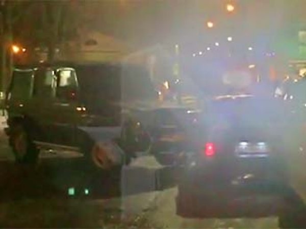 В центре Москвы мужчина расстрелял своих похитителей и протаранил их автомобиль