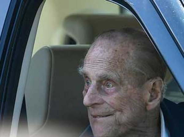 97-летний супруг Елизаветы II попал в ДТП и "дунул в трубочку"
