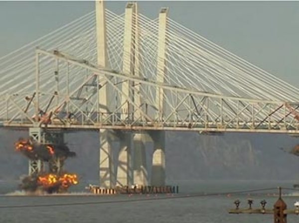 В Нью-Йорке взорвали мост через Гудзон: момент взрыва попал на видео