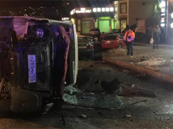 Водитель маршрутки лишился руки, ранены 16 человек: в Сети появилось видео страшного ДТП во Владивостоке