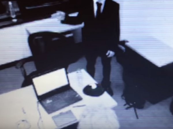 "Люди в черном существуют": загадочный незнакомец под гипнозом помешал охраннику выложить видео с НЛО в Сеть