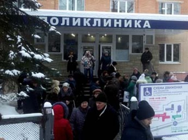 Эвакуируют ТЦ, больницы и школы: волна "минирований" прокатилась по всей России