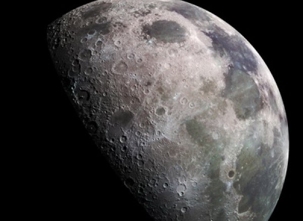 Первые фото с обратной стороны Луны произвели фурор