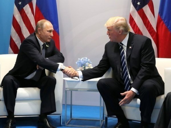 СМИ рассказали о тайной встрече Путина и Трампа