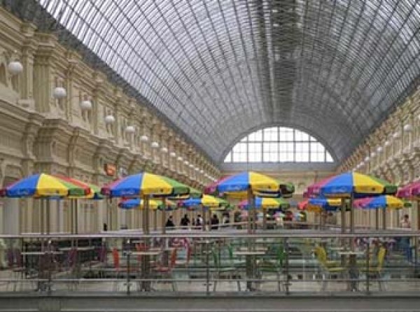 В московском ГУМЕ посетительница умерла, поперхнувшись булкой