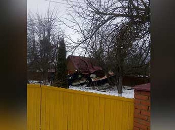 Самолет упал прямо на жилой дом в Подмосковье