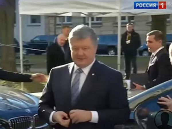 Порошенко объяснил, почему Украина не прекратит войну, а его охранник отпихнул журналиста "России 1"