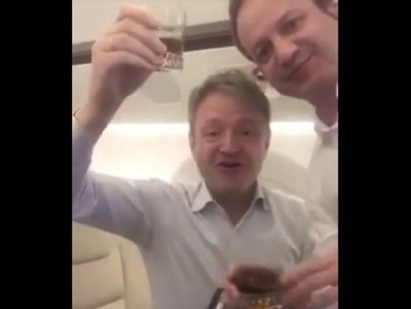 "За аграрное лобби": видео застолья с Дворковичем и Ткачевым на борту бизнес-джета ошарашило Сеть