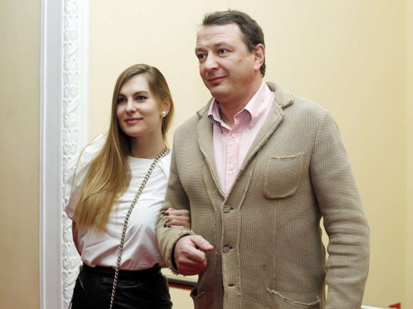"Я здесь фигачу и денежки им отсылаю!": Башаров отреагировал на желание жены развестись с ним
