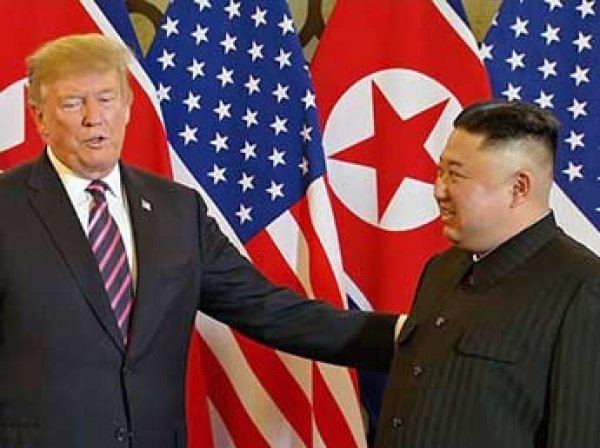 Трамп встретился в Ханое с "великим лидером" Ким Чен Ыном