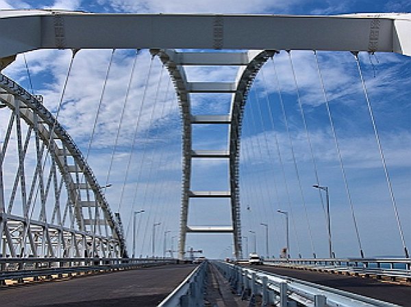 "Вообще адище": в Сети показали на фото ужасающие недостатки Крымского моста