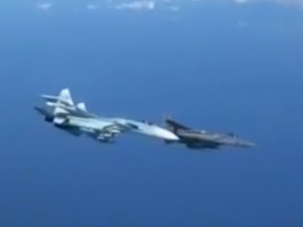 "Беги, Форрест, беги!": на Западе оценили жесткий перехват Су-27 самолёта НАТО
