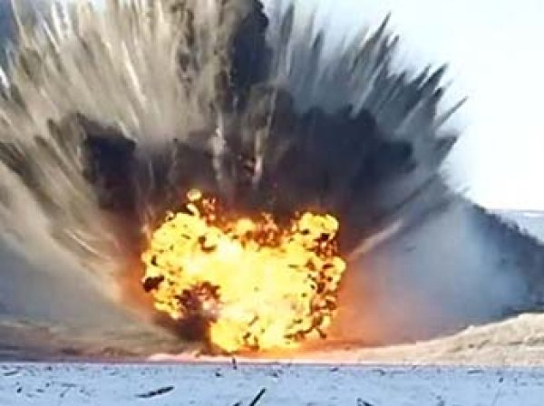 Военные сверхмощным взрывом пробили протоку в обвале на реке Бурея (ВИДЕО)