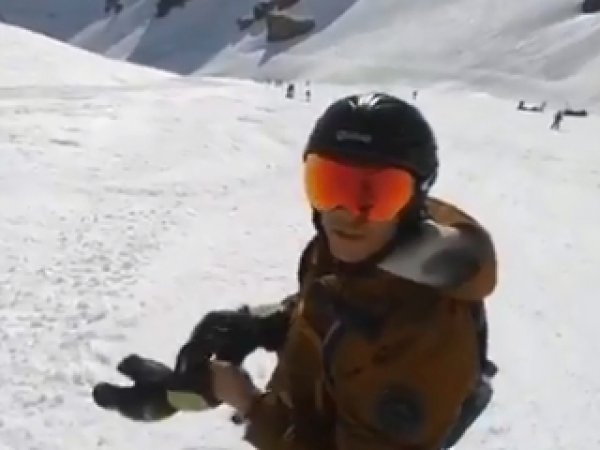 Чудом спасшийся горнолыжник заснял на видео свой побег от лавины в Альпах