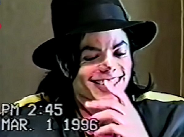 В Сети появилось видео допроса Майкла Джексона по делу о педофилии