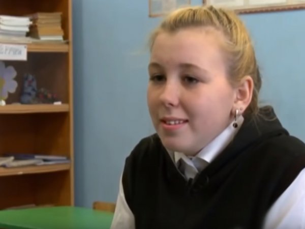 "Живем на 450 рублей в месяц": видео о нищей школьнице из российской глубинки потрясло Сеть