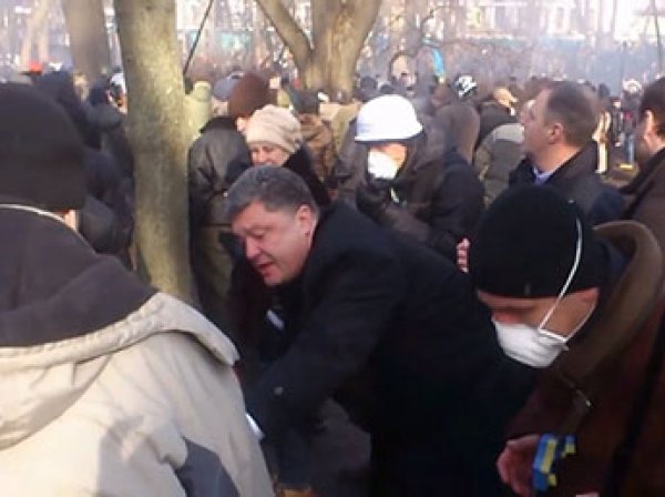 Порошенко рассказал, как "лично выносил" погибших с Майдана