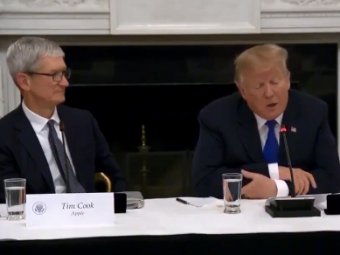Перепутал с Илоном Теслой: Трамп опозорился на встрече с главой Apple
