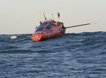 Федор Конюхов пережил на весельной лодке 12-бальный шторм: жуткое видео из океана приводит в ужас
