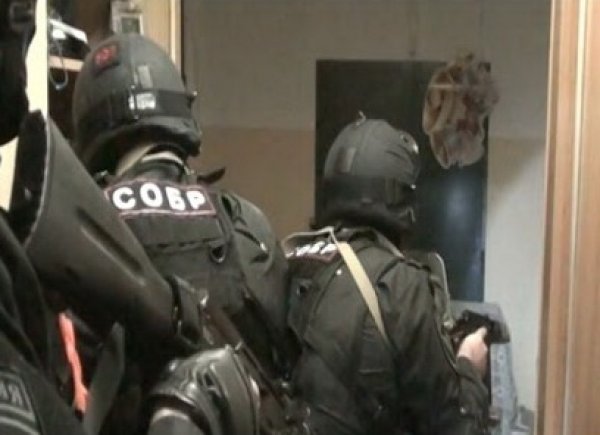 В Москве бойцы СОБРа взяли штурмом квартиру вора в законе из "старой гвардии" деда Хасана (ВИДЕО)