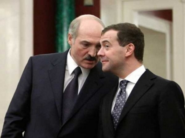 Лукашенко унизил Медведева и объяснил, почему не признал Крым российским
