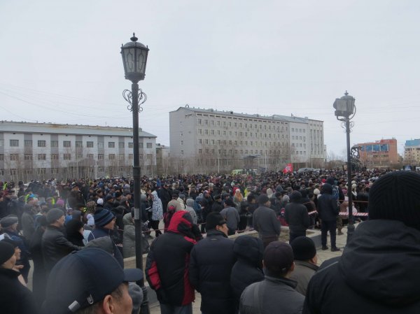 Жители Якутска вышли на стихийный митинг после изнасилования женщины мигрантами