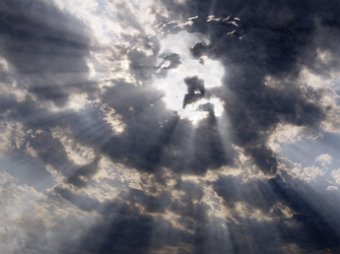 Предвестник Армагеддона?: В Италии в небе появился солнечный образ Иисуса Христа 