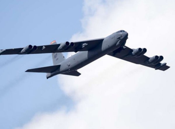 От границ России отогнали американский бомбардировщик B-52 (ВИДЕО)