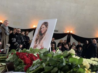 Похороны Юлии Началовой и Марлена Хуциева прошли рядом в 30 метрах на Троекуровском кладбище" 
