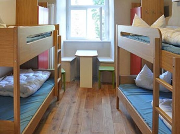 Совфед отклонил принятый Госдумой закон о запрете хостелов в жилых домах