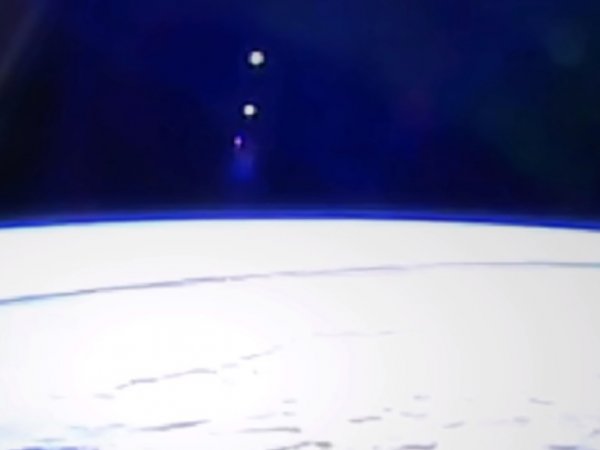 Флот с Нибиру на видео с МКС и летящий к Земле "камень смерти" вызвали панику в Сети