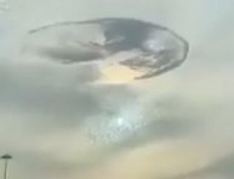 Нибиру проделала жуткую дыру в небе над ОАЭ: конец света обрел на видео зримые очертания