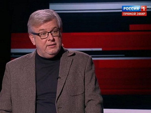 "Пробив все уровни дна": политолог оконфузился на шоу Соловьева, выдав цитату из комедии за реальное интервью