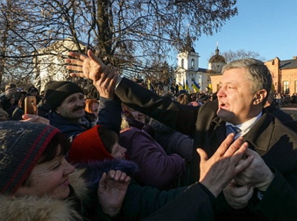 Избирательница отказалась поцеловаться с Порошенко на митинге в Чернигове