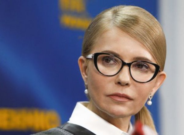 Тимошенко попалась на контрабанде с долларами в трусах