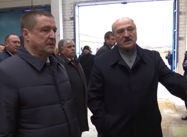 "Вы что — больные?": Лукашенко жестко уволил губернатора, сравнив агрохолдинг с Освенцимом