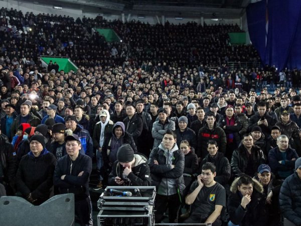 В Якутии после случая с изнасилованием начались массовые задержания и погромы