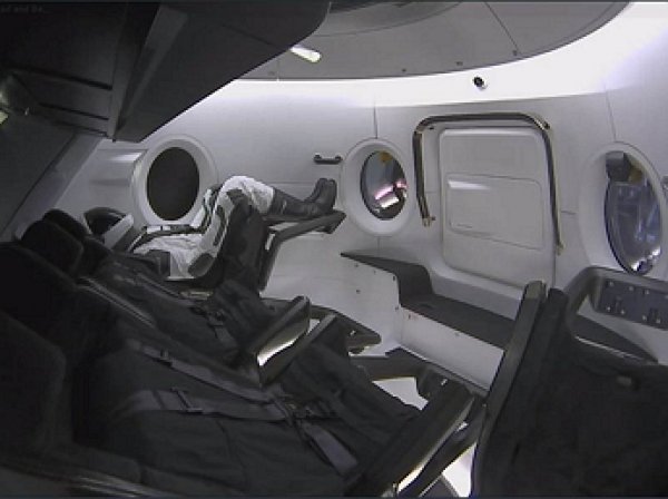 SpaceX впервые запустила к МКС пилотируемый корабль Crew Dragon с манекеном Рипли (ВИДЕО)