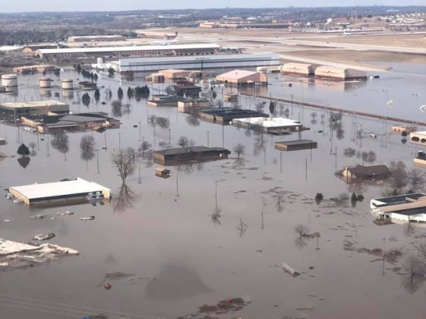 В США затопило военную базу с "самолетами судного дня"