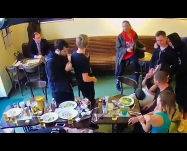 "Видно, как он говорит мерзкое слово матом": мать Кокорина выложила видео за минуту до избиения Пака