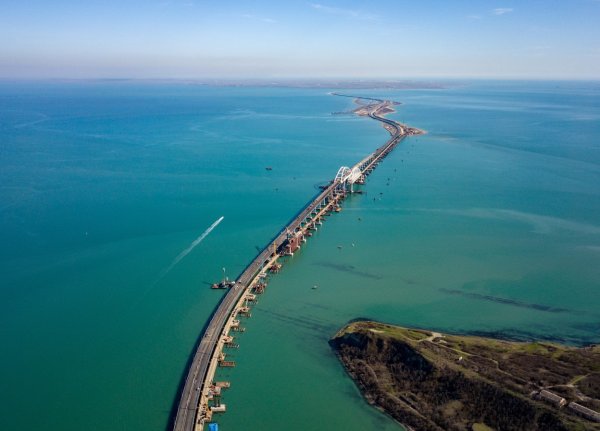 СМИ Украины показали на фото "фатальные" проблемы опустевшего Крымского моста