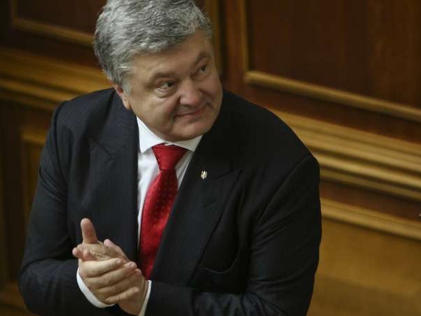 "Гайз, у меня все найс": Порошенко высмеяли за нелепые попытки стать ближе к молодежи