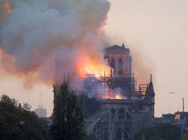 Пожар в Париже сегодня 15 апреля: горит собор Парижской Богоматери — знаменитый Нотр-Дам-де-Пари (ВИДЕО)