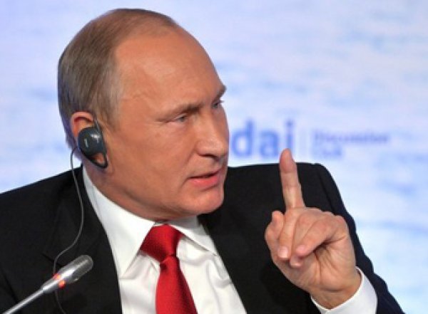 "Зеленский пока не возведен в ранг святых": Путин осадил нового президента Украины