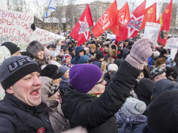 Жители Архангельска устроили "мусорный протест": губернатор обозвал их "шелупонью"