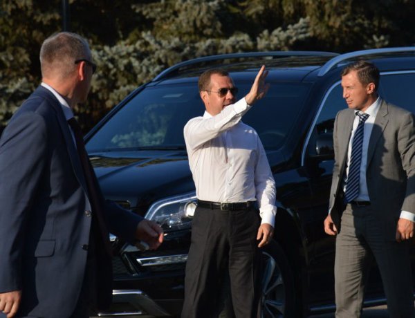 СМИ нашли "дворец" в Подмосковье у главного охранника Медведева